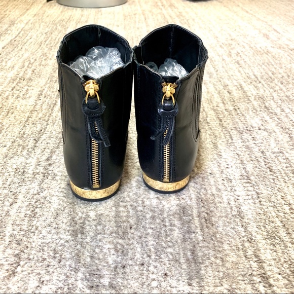 NWOT SIZE 9 booties - Picture 6 of 8